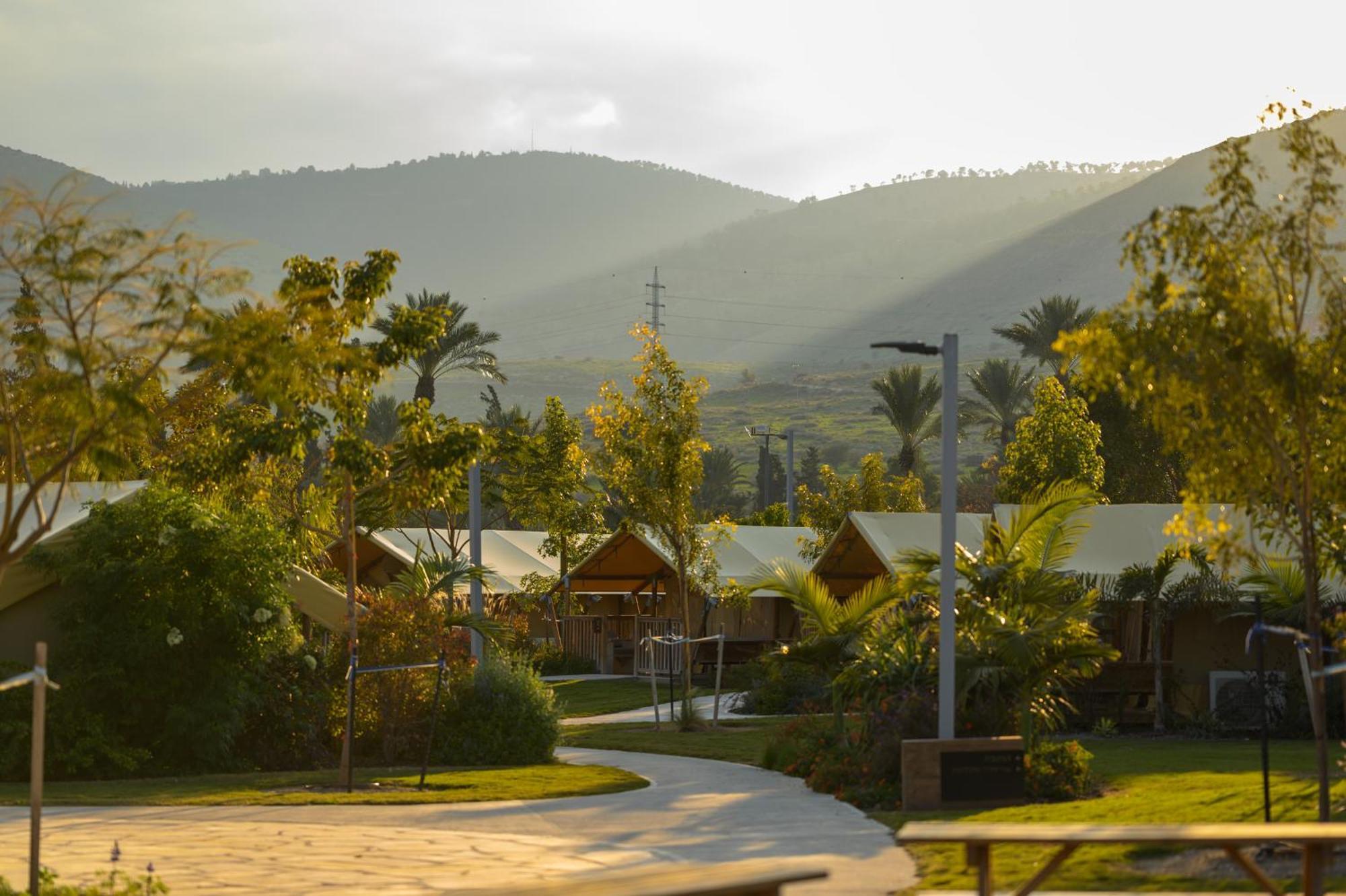Layla Glamping Hotel Nir Dawid Ngoại thất bức ảnh