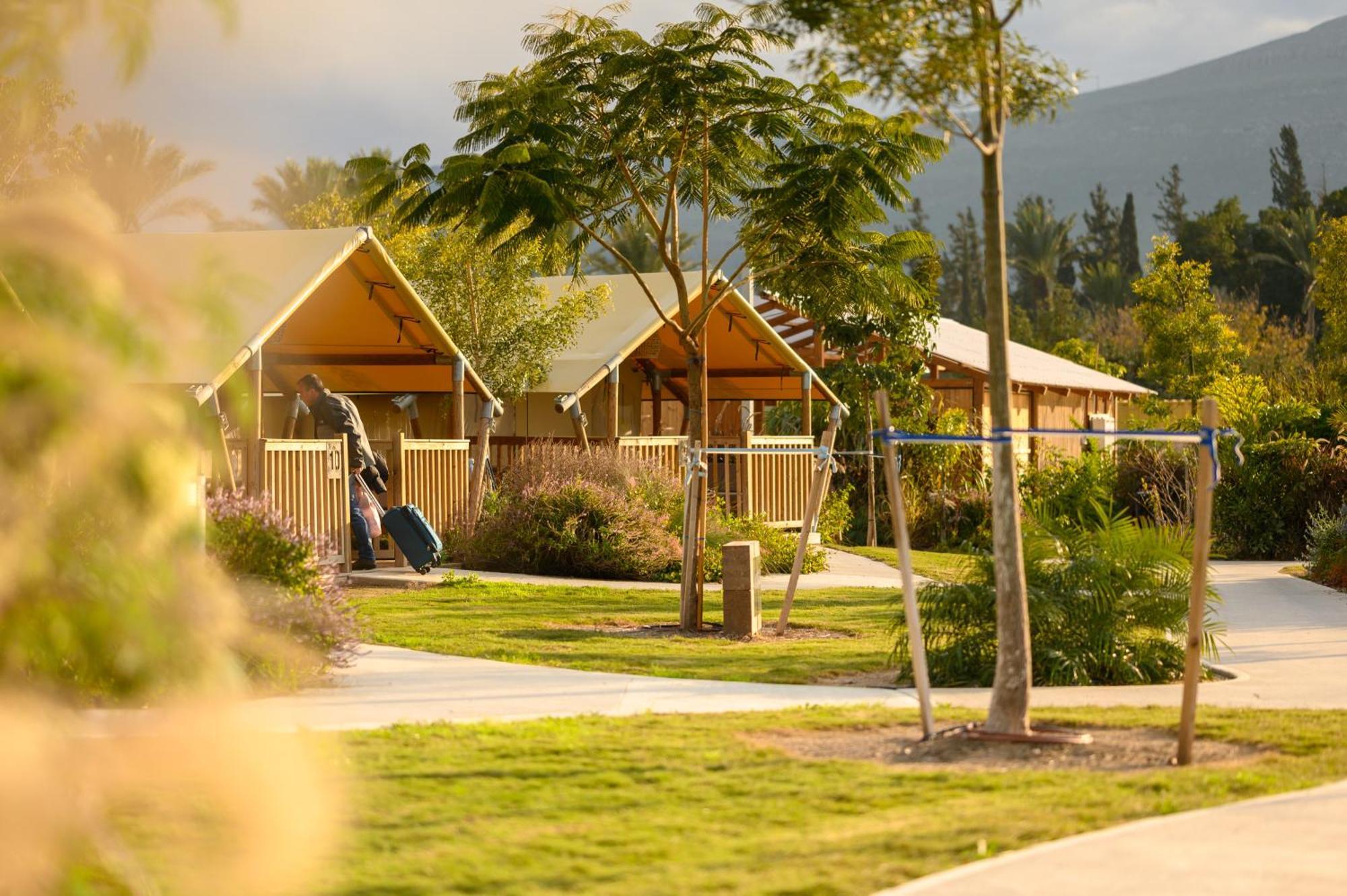 Layla Glamping Hotel Nir Dawid Ngoại thất bức ảnh